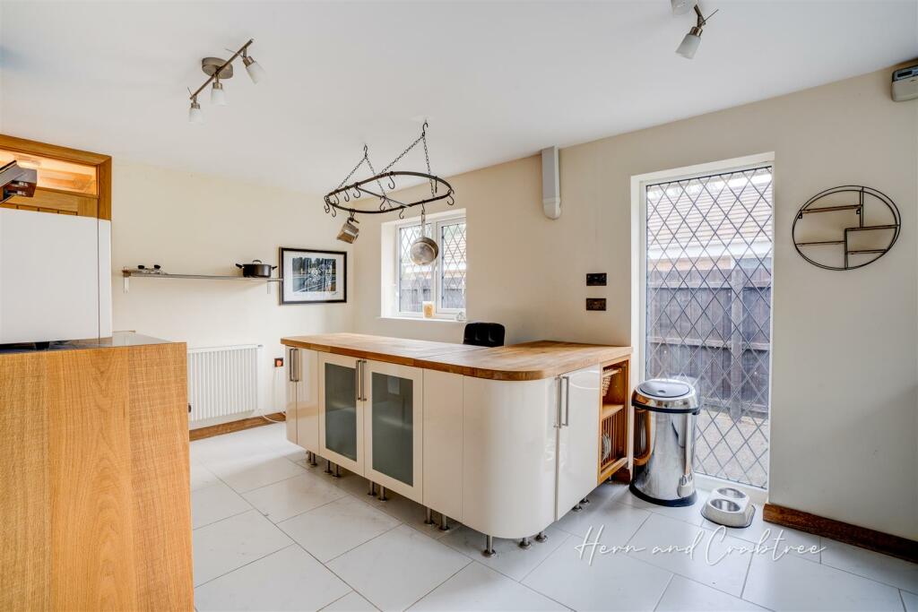 Avonridge, Thornhill, HernCrabtree (5).jpg