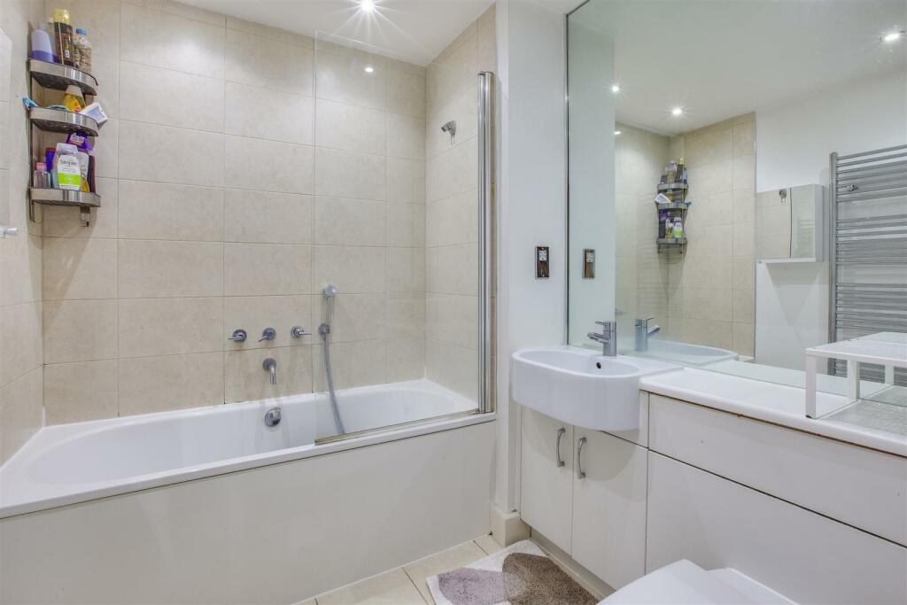 10 Lindsay Court, Lindsay Avenue, HP12 3GF-1.jpg