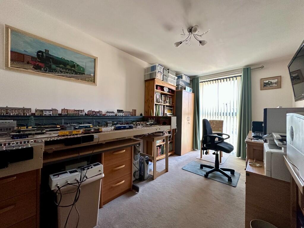 Bedroom 2/ Study