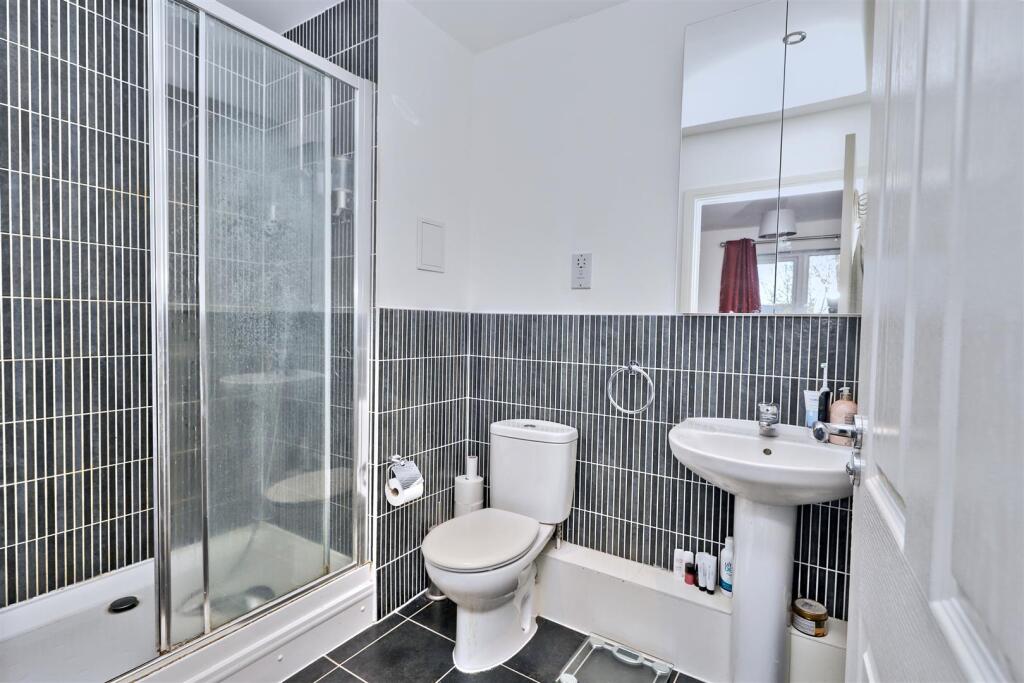 28 Flowers Avenue (28).jpg