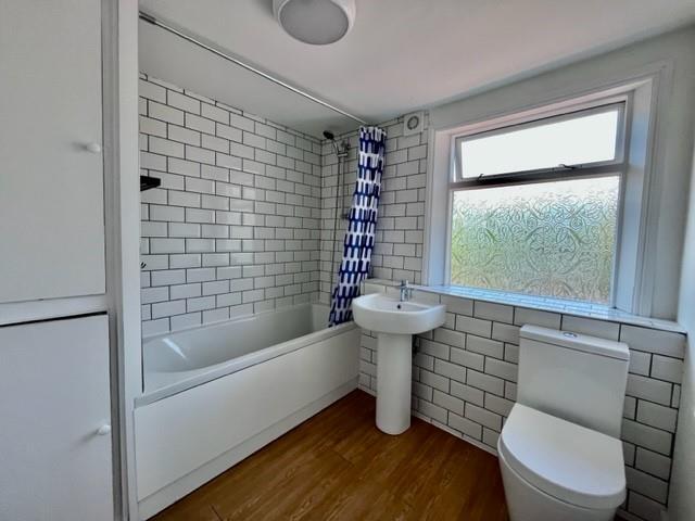 bathroom long.jpg