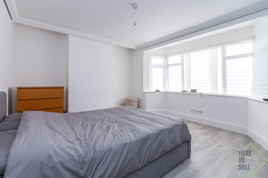 28 Petworth Road, N12 9HH-3e