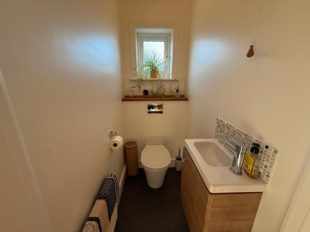 First Floor Cloakroom