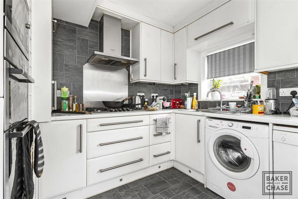 Lounge/Kitchen (Open-Plan)