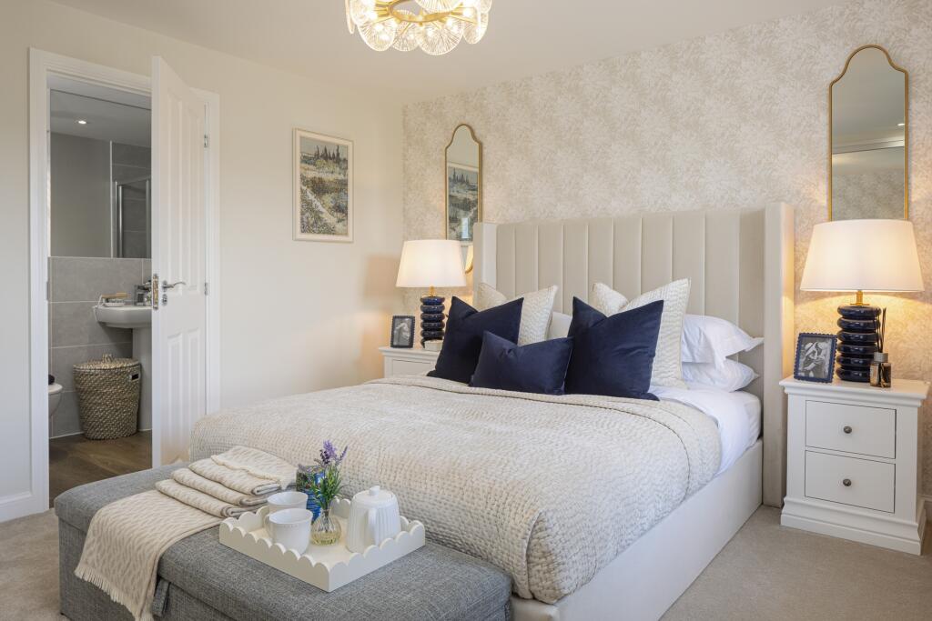 Main bedroom with en suite in the 4 bedroom Alfreton