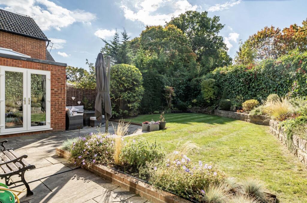 1361109-6-68dbdb8...