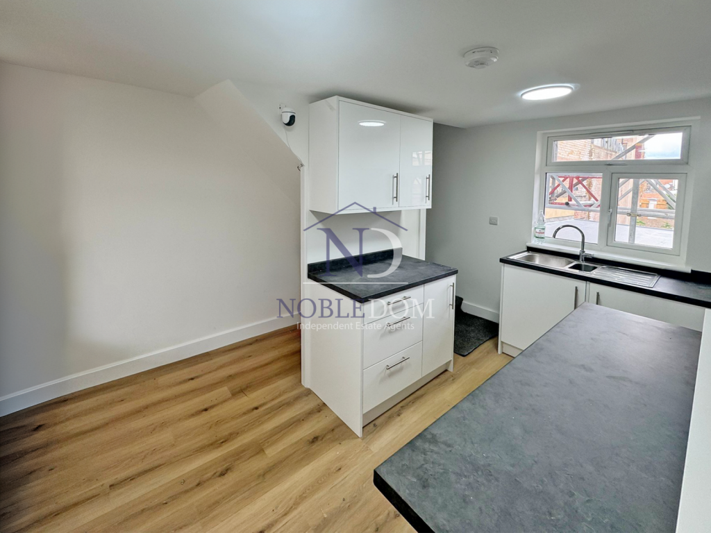 LARGE SPLIT-LEVEL ONE BEDROOM FLAT IN HOUNSLOW