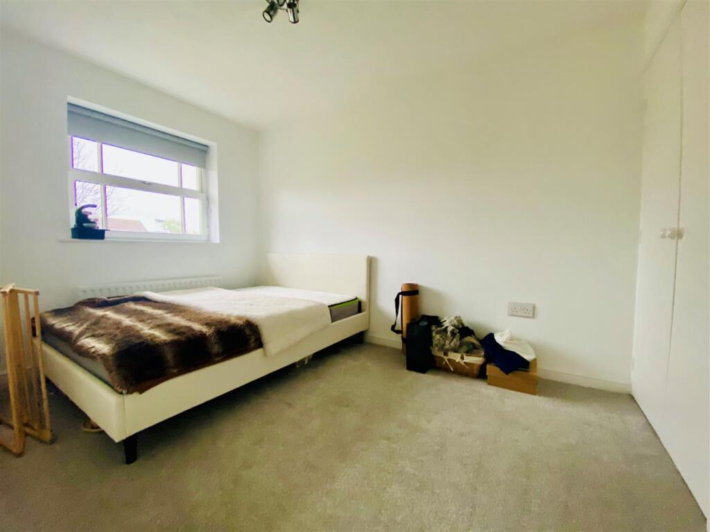 bed 2.jpg