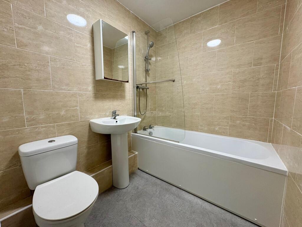 Foxendale Bathroom 2.jpg