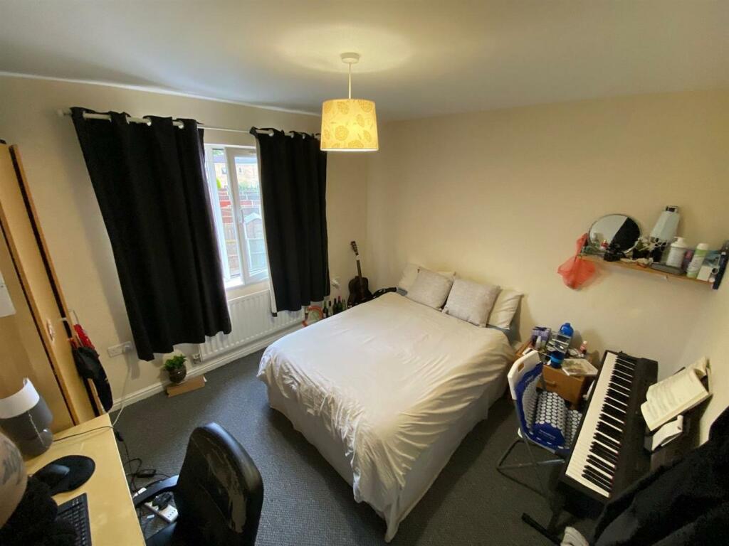 First Floor Bedroom/Lounge