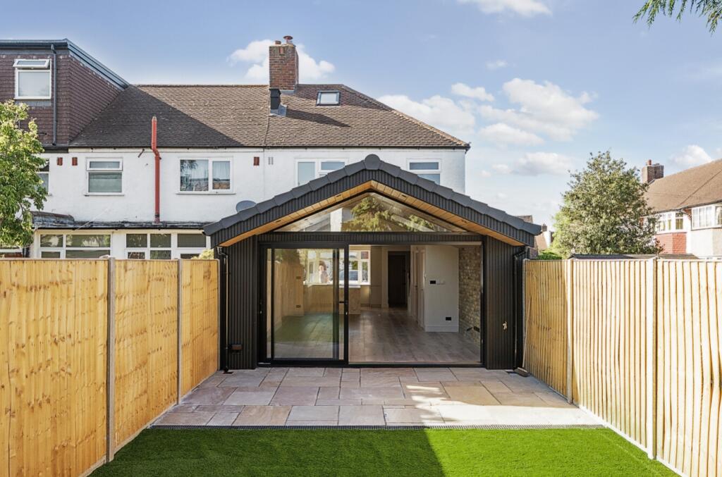 Garden estate agent EweMove Cheam and Sutton