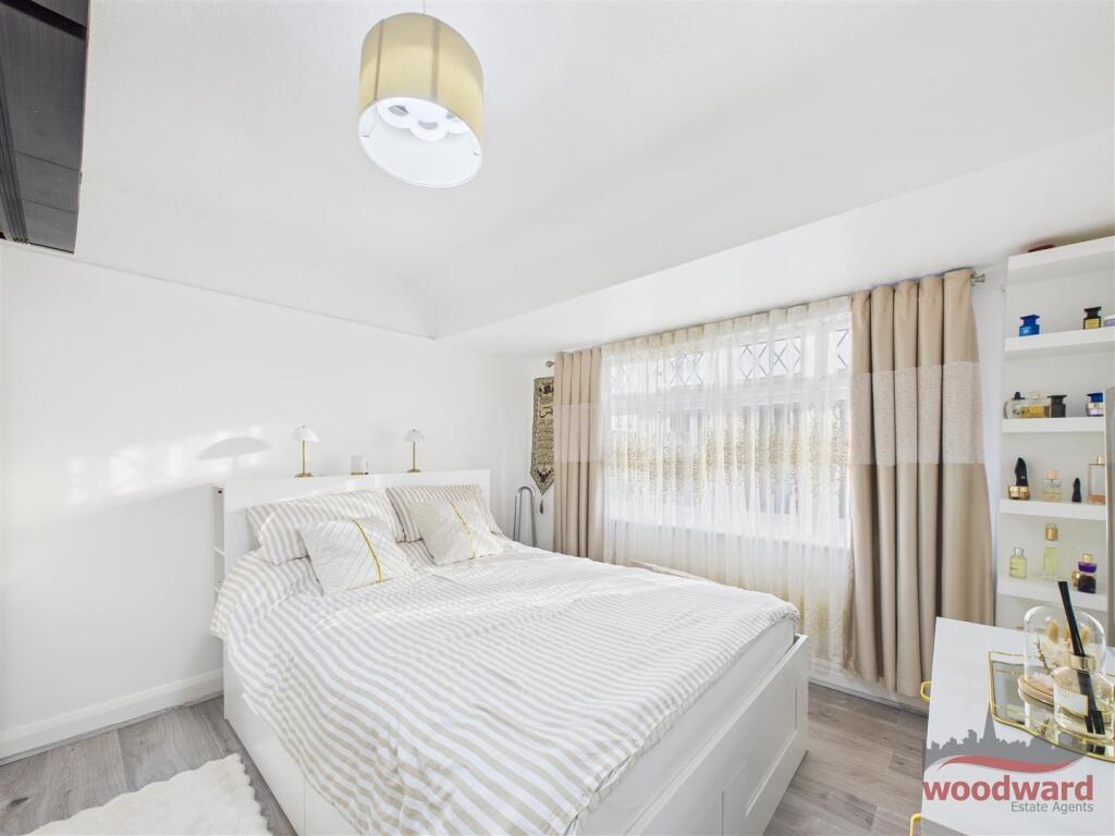 Davidson Frost-Wellings, DFW, Hibbert Road, Bedroo