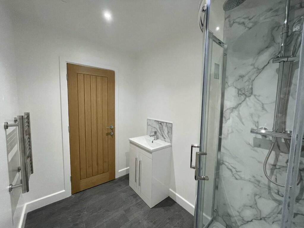 Copenhagen Flat 3 Bathroom 2.jpg