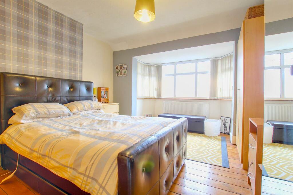 BEDROOM 1 (FRONT)