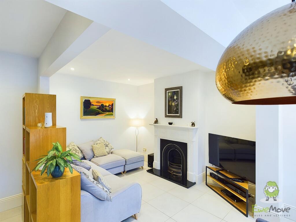 CAM01543G0-PR0103-STILL076