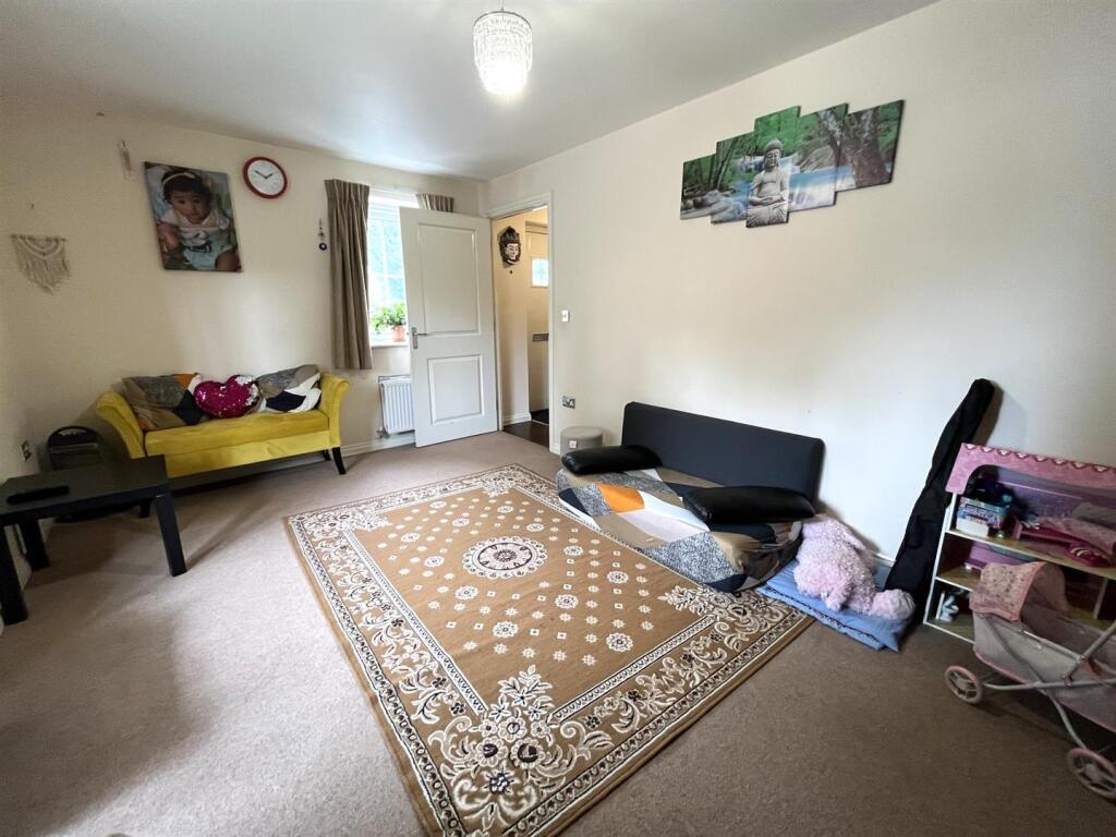 Cossington Road, Lounge