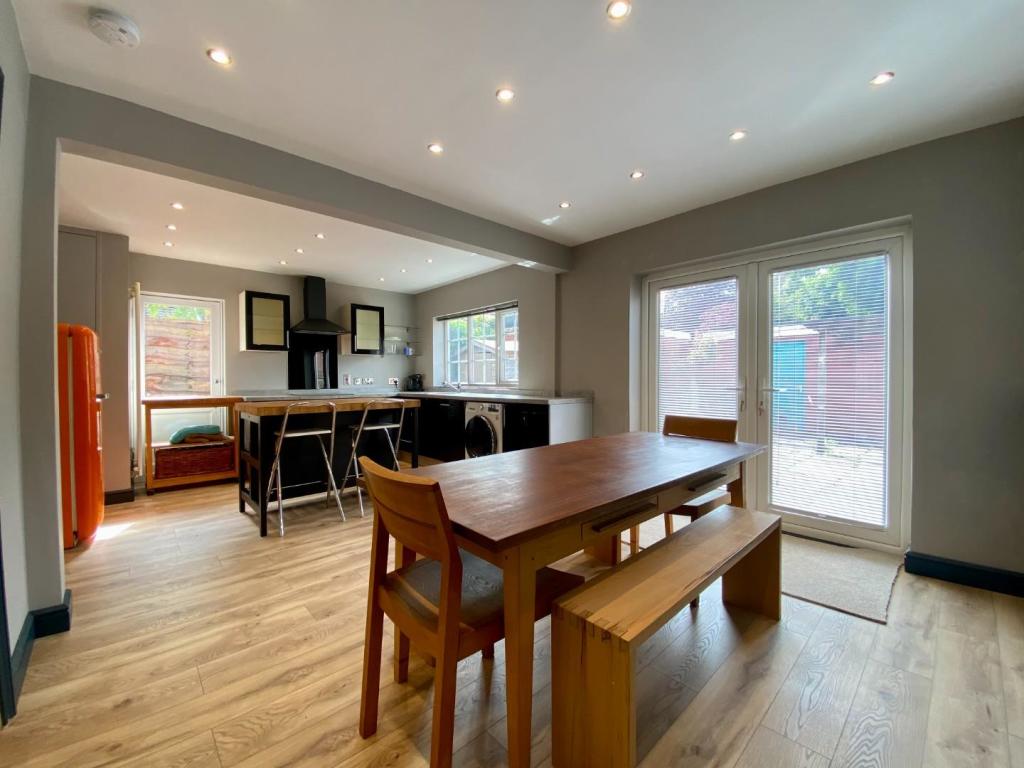 Kitchen Dining Area Aspect 2