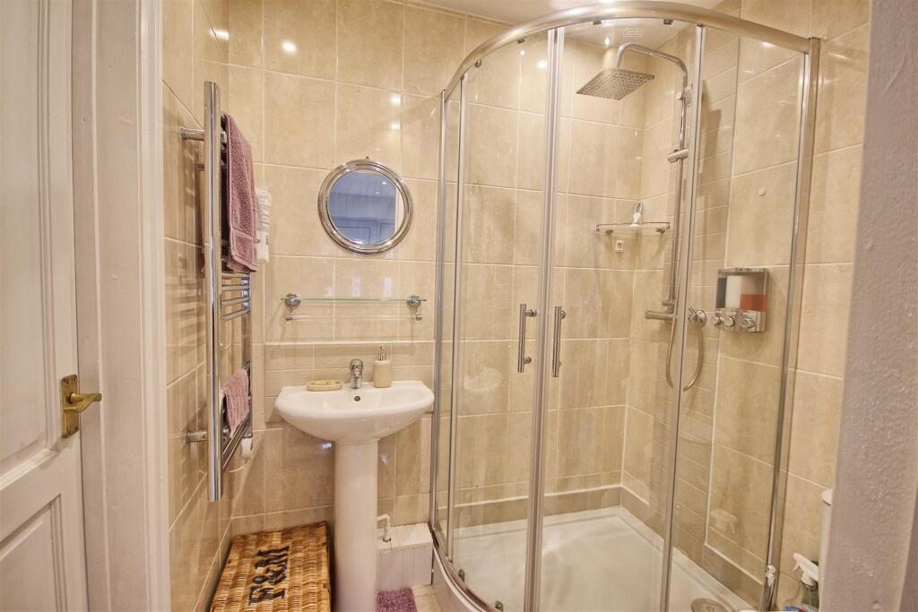 SHOWER ROOM