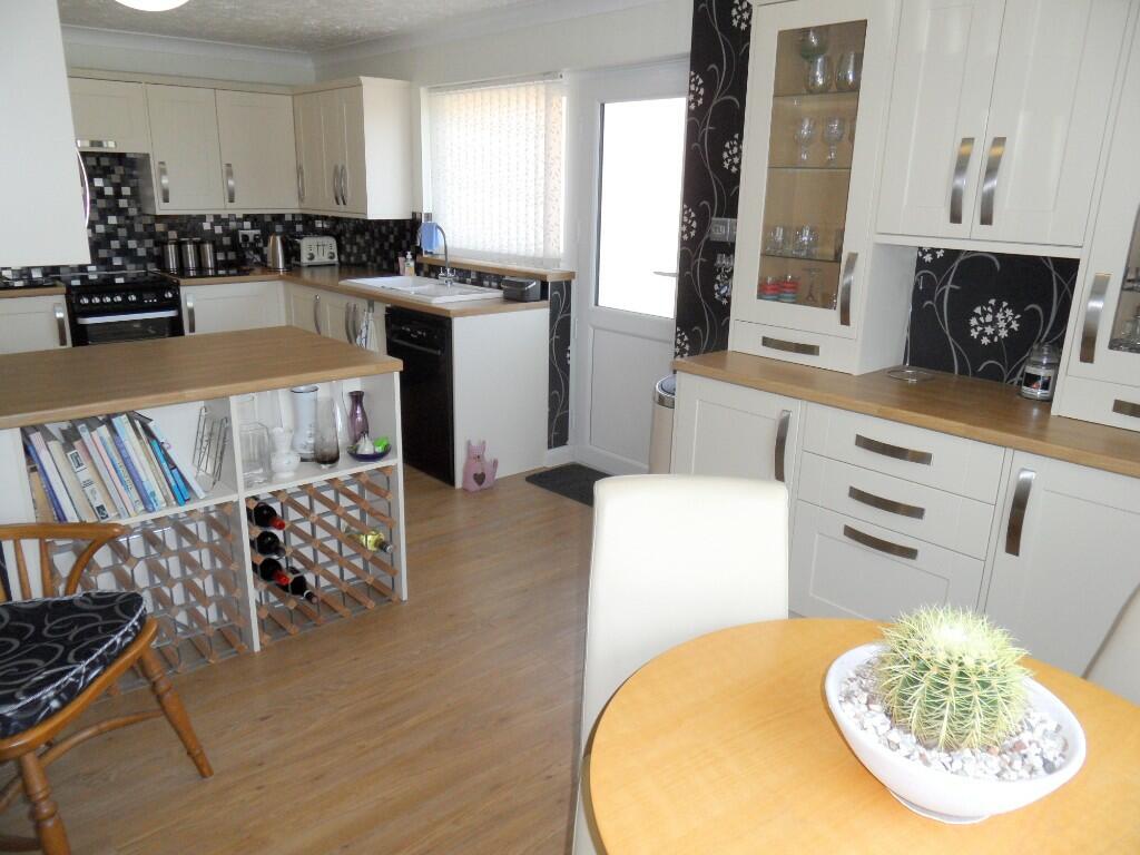 KITCHEN/BREAKFAST RM