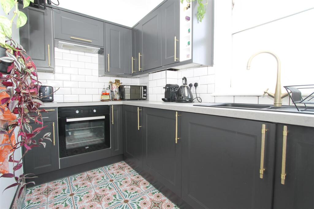 Kitchen2.JPG