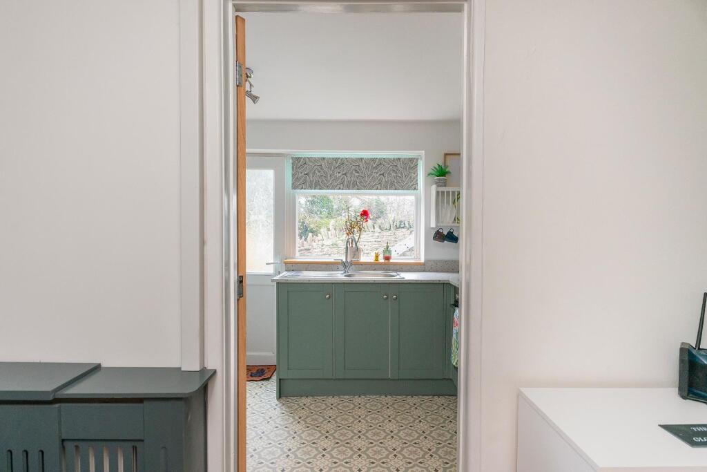 8G4ASEV - Kitchen E.jpg