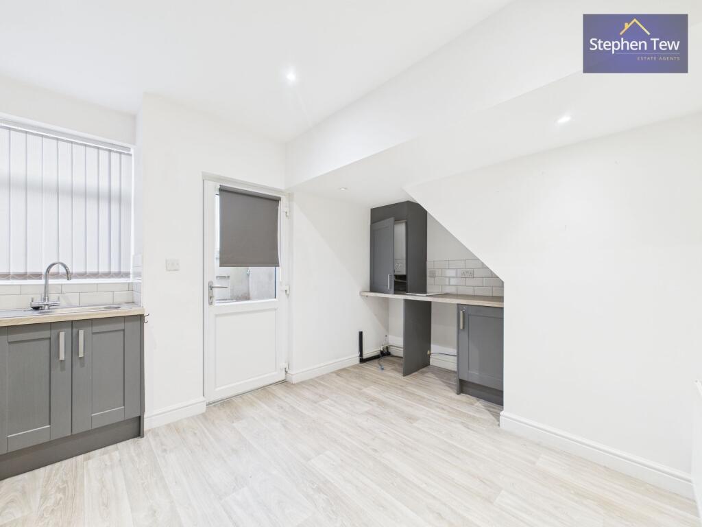 Kitchen/ Dining Room