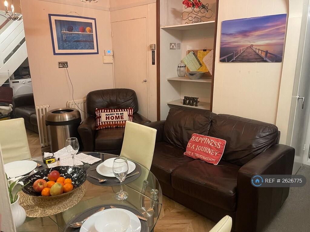 Kitchen Dining Area With Comfy Seating