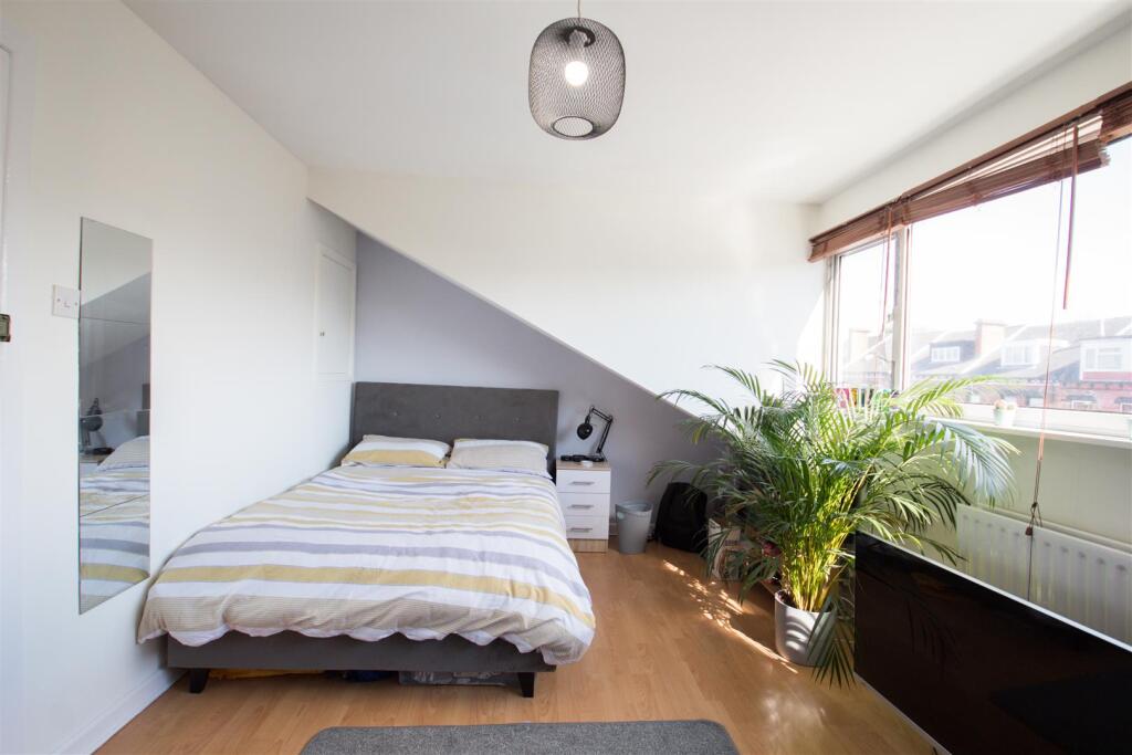 Bedroom 5.jpg