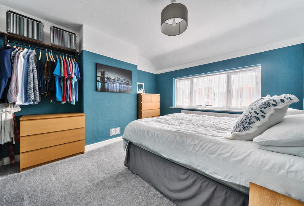 1303852-5-6842b7c...