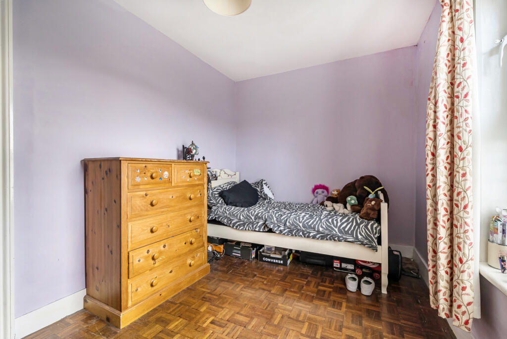 1372797-4-690dff4...