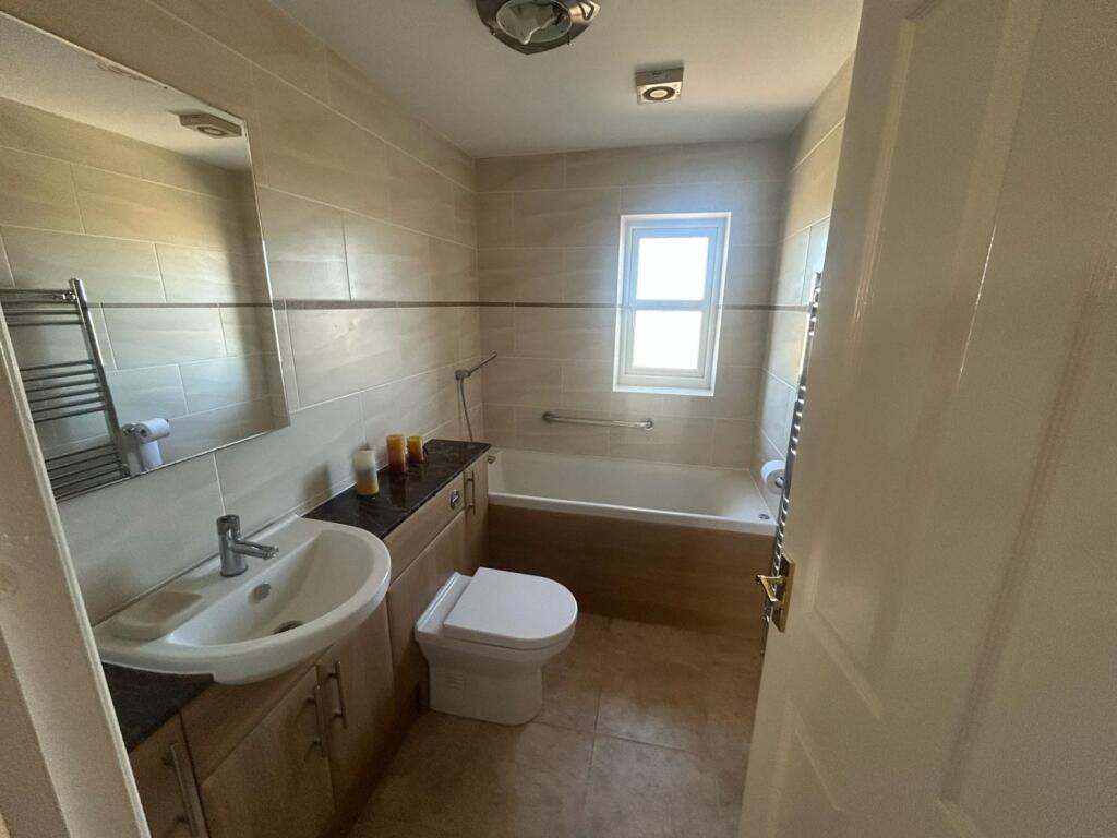 105 intrepid close-bathroom
