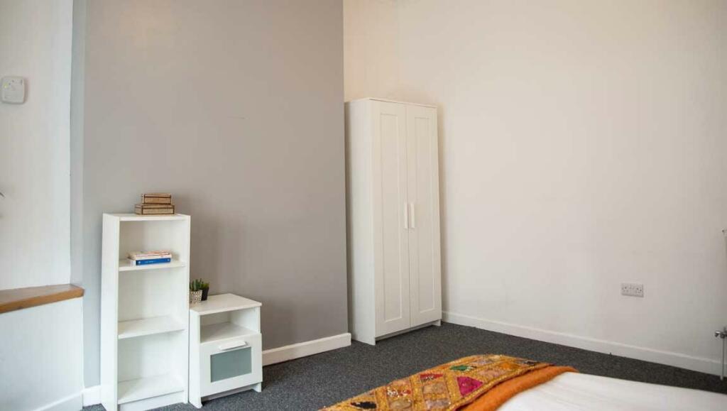 8-bed-student-house-britannia-road-north-1-portsmo