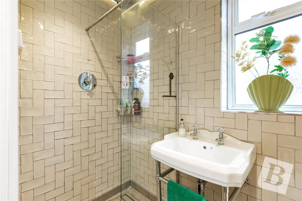 Gf Shower Room