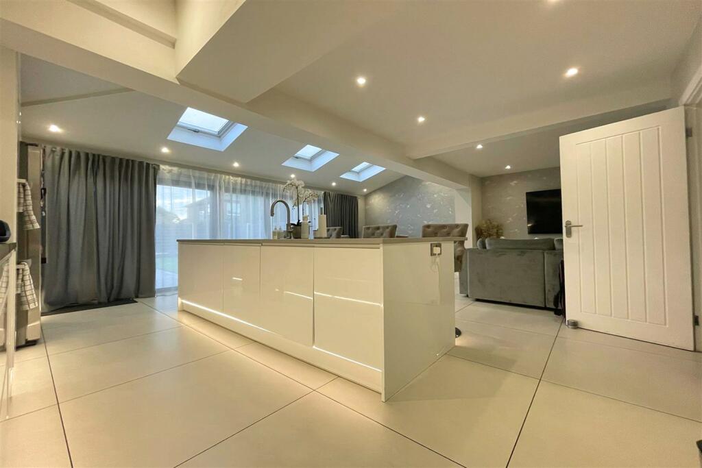 Diner/Family Room
