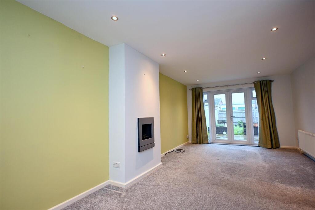 Sitting/Dining Room