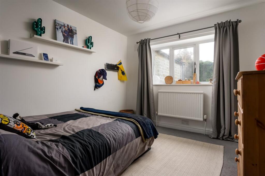 33 - Hilary Cottage - GL7 4HT - Web.jpg