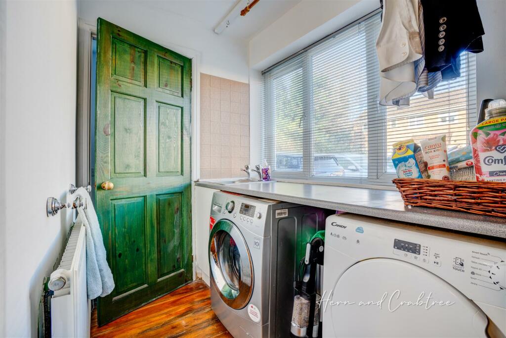 Kennington Close, Thornhill, HernCrabtree (9).jpg