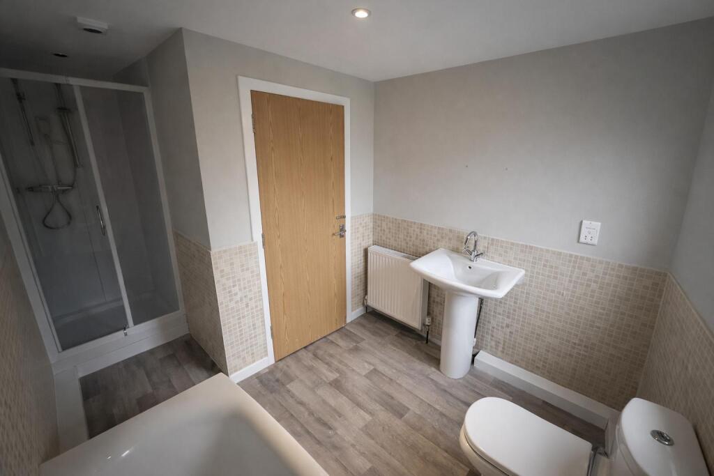 bathroom 2.jpeg
