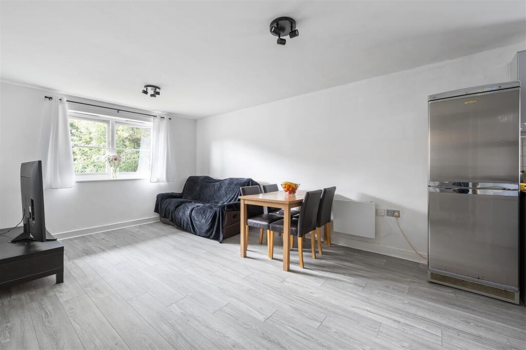 Lockwood Place E4