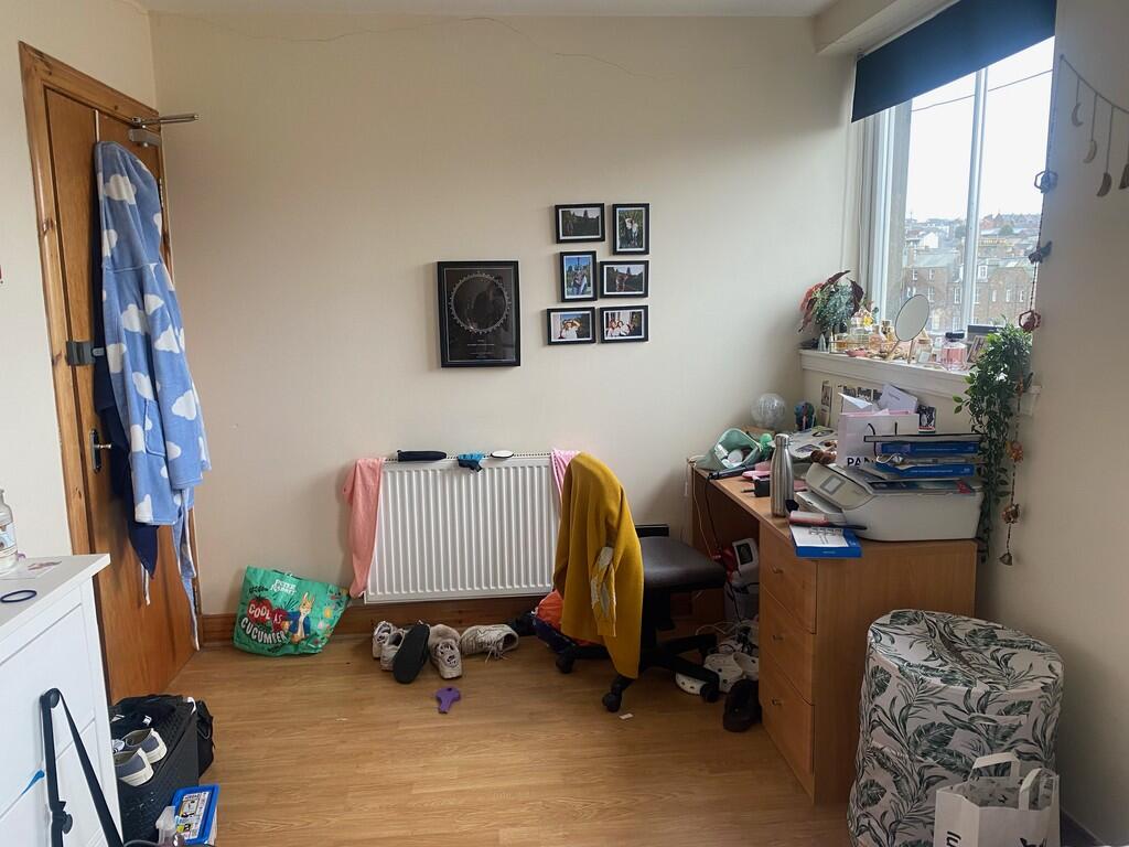 Bedroom 5 (2)