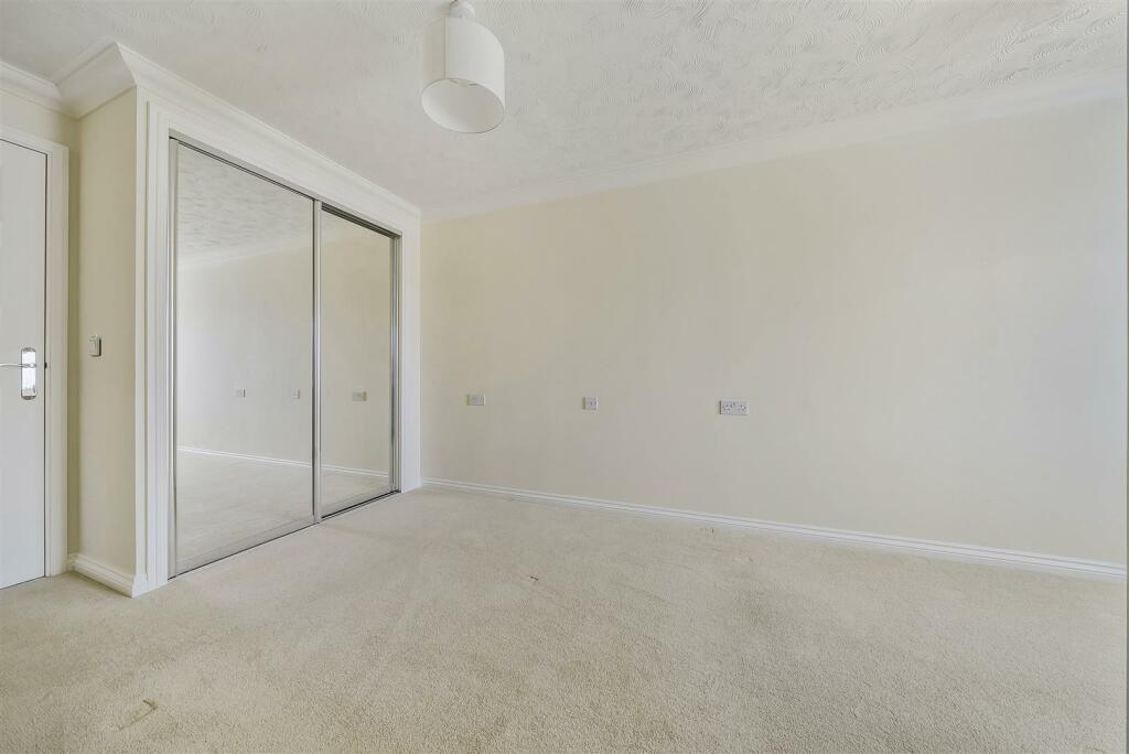 Bedroom (2).jpg