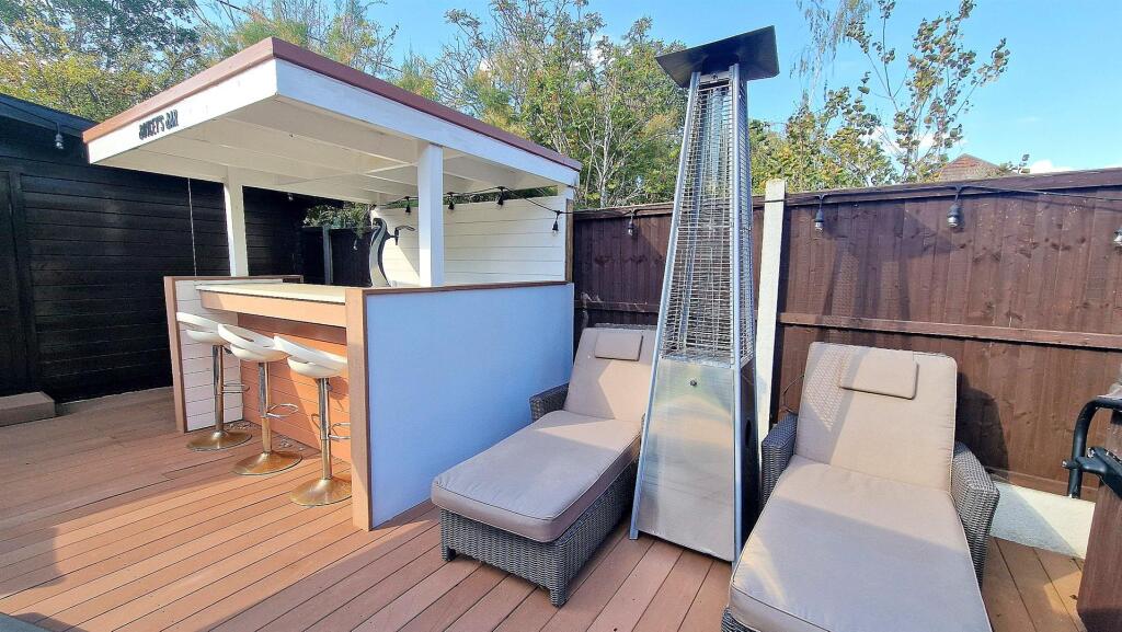 BAR AND LOUNGERS.jpg