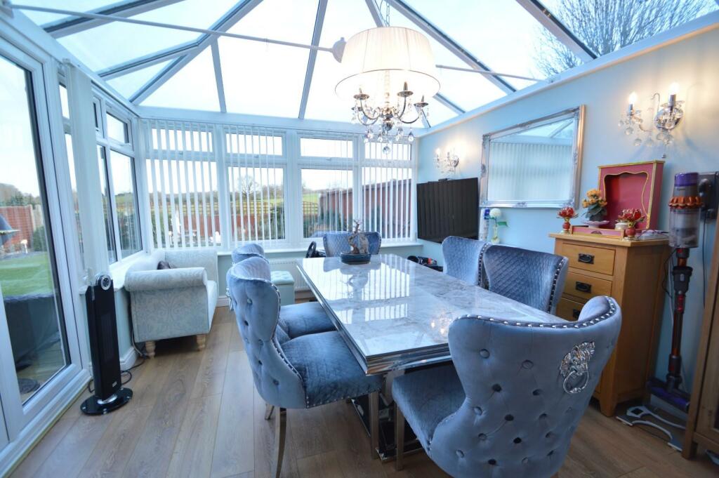 6 Meadow Close dining room and conservatory.JPG