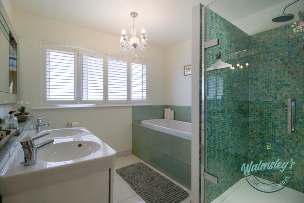 Four piece family bathroom