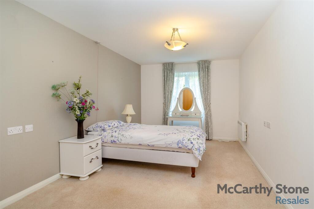 8650401-interior01.jpg