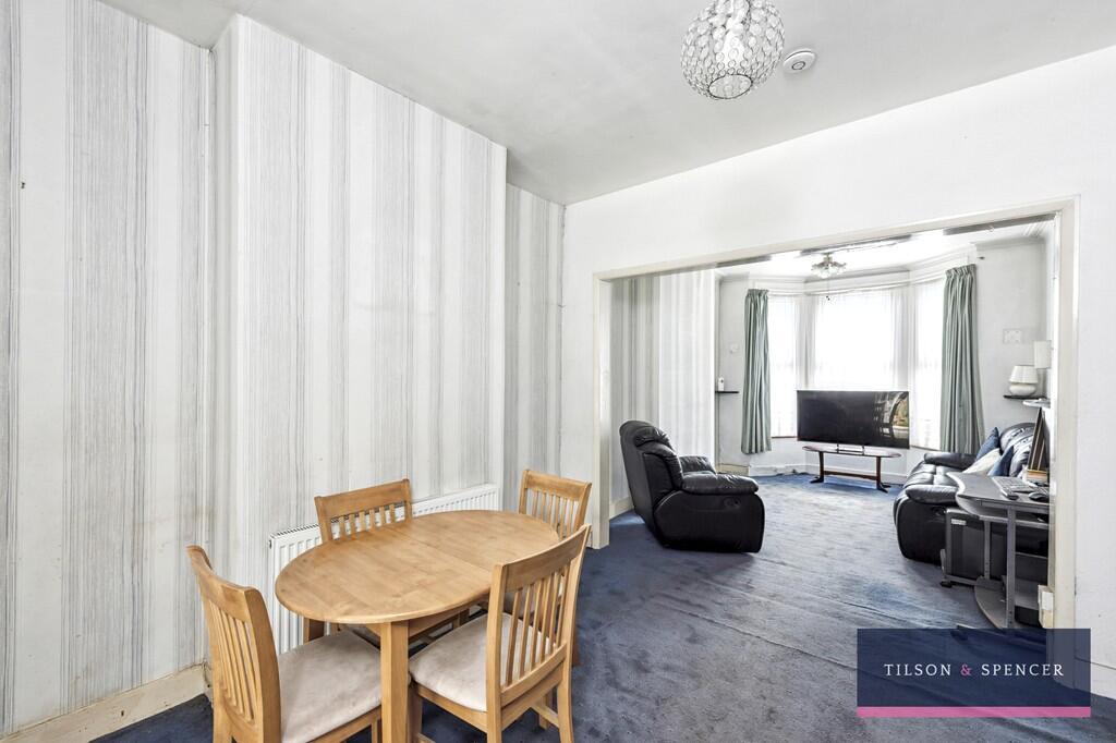 Through Lounge vi...