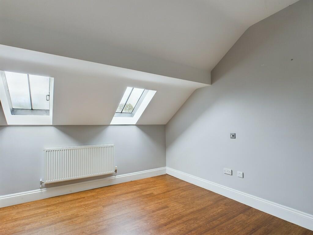 7-Master_Bedroom-...