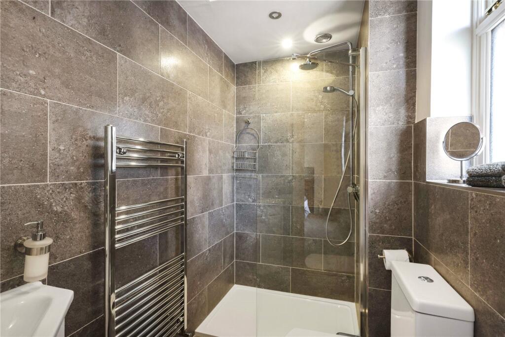 Downstairs En Suite