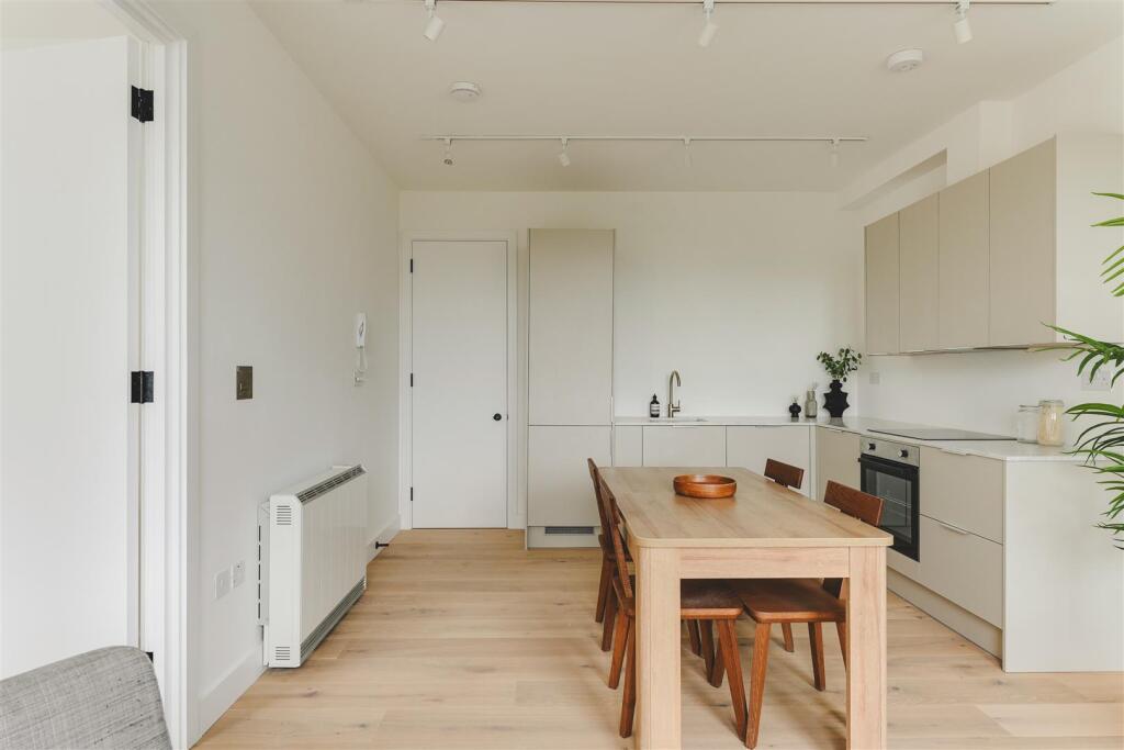 Clissold Crescent-23.jpg