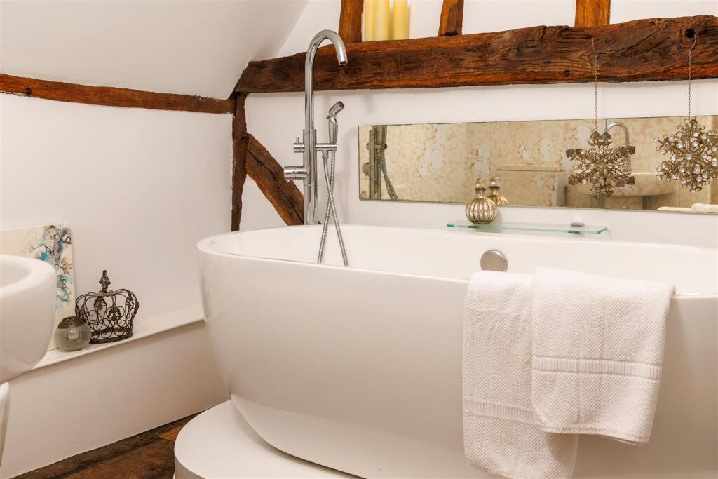 Modern Fitted Bathroom